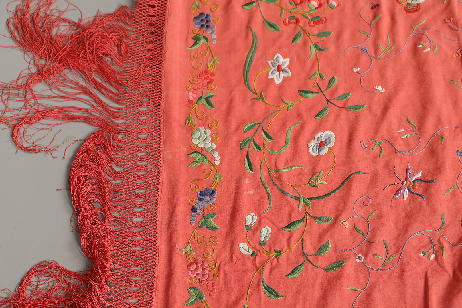 TWO CHINESE SILK EMBROIDERED SHAWLS. - Image 17 of 23
