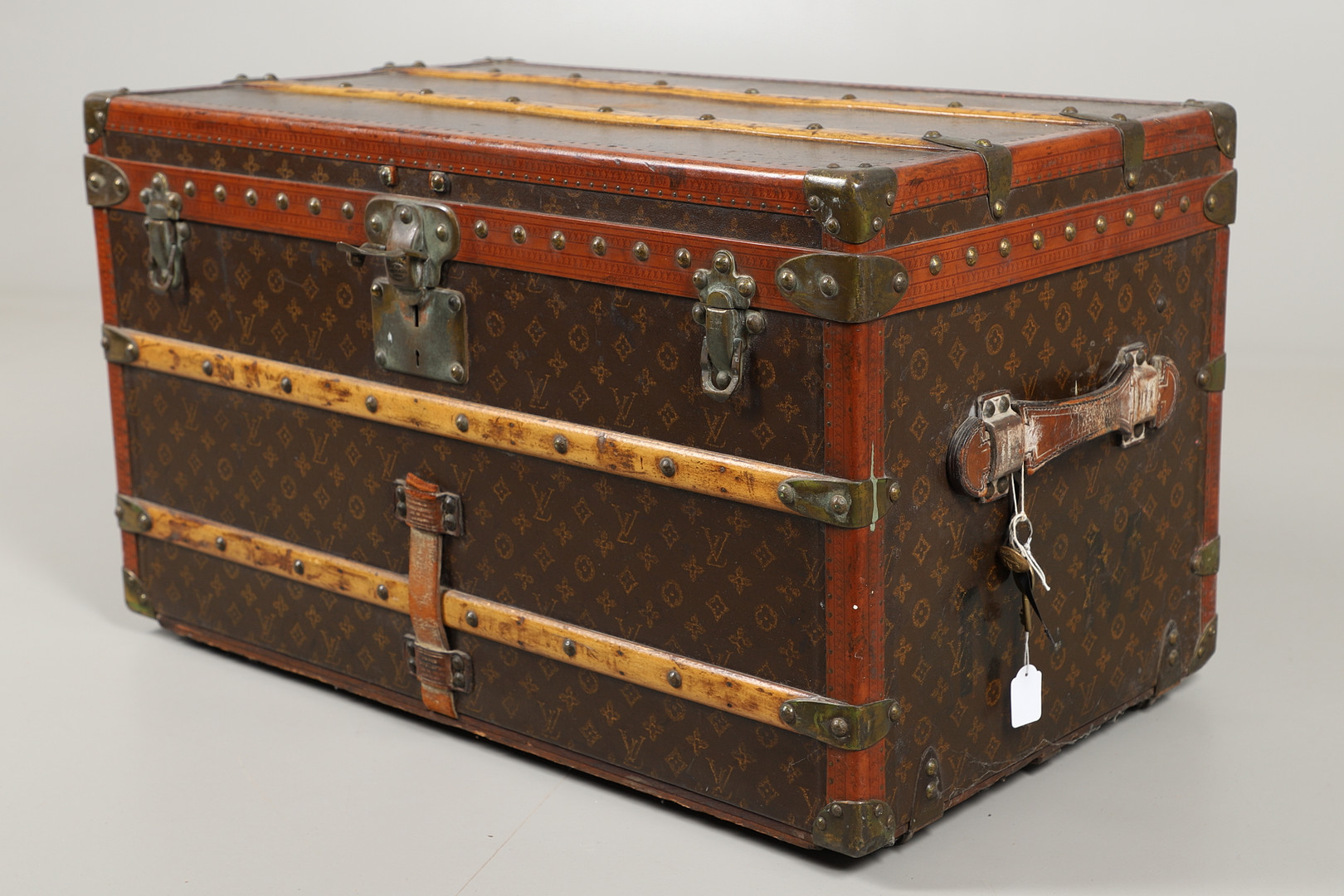 VINTAGE LOUIS VUITTON TRUNK. - Image 17 of 49