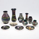 COLLECTION OF MODERN MOORCROFT POTTERY.