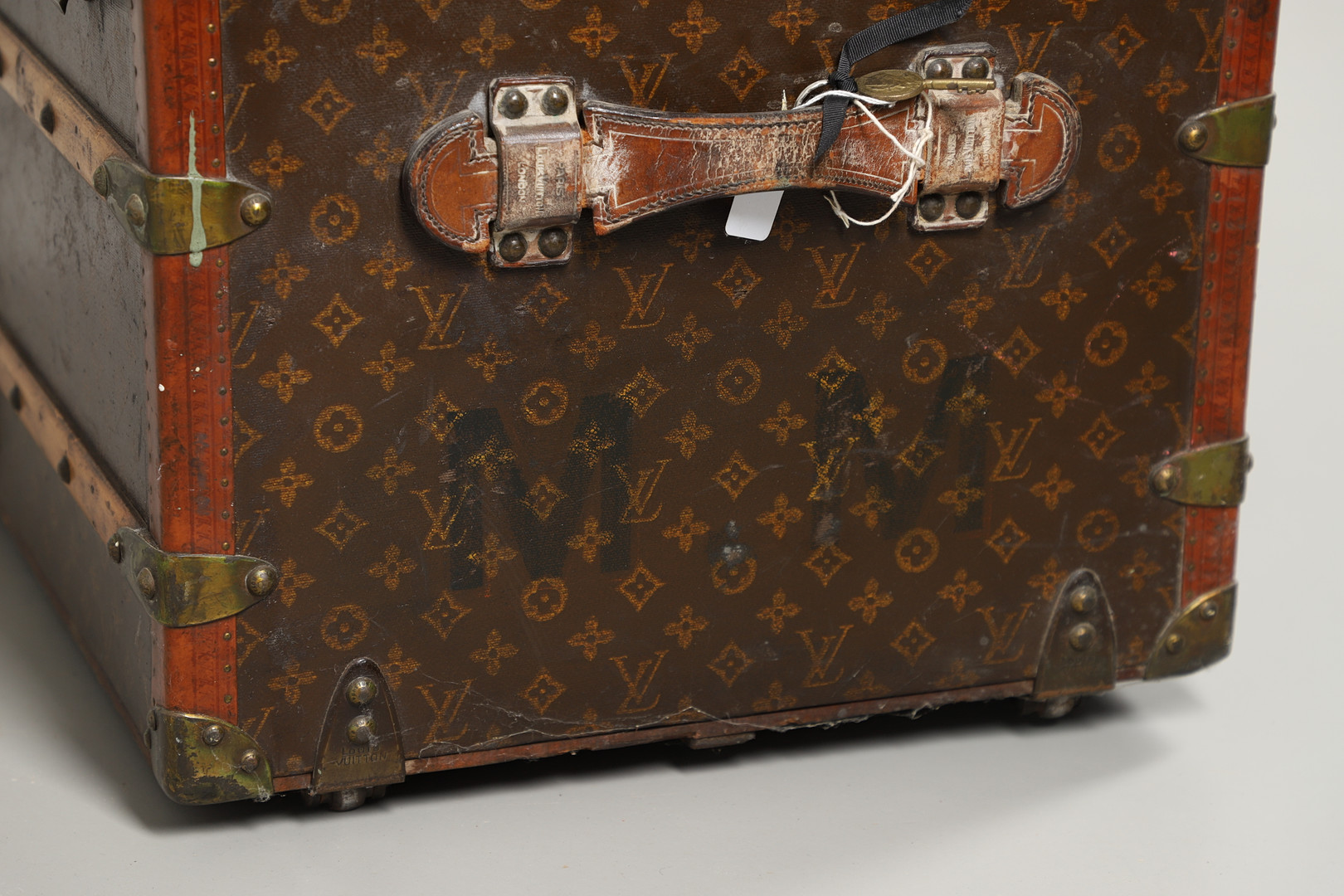 VINTAGE LOUIS VUITTON TRUNK. - Image 37 of 49