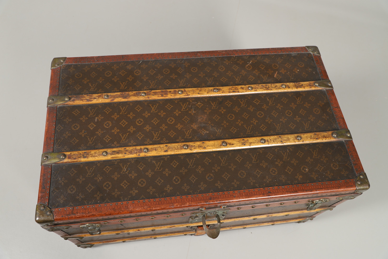 VINTAGE LOUIS VUITTON TRUNK. - Image 12 of 49