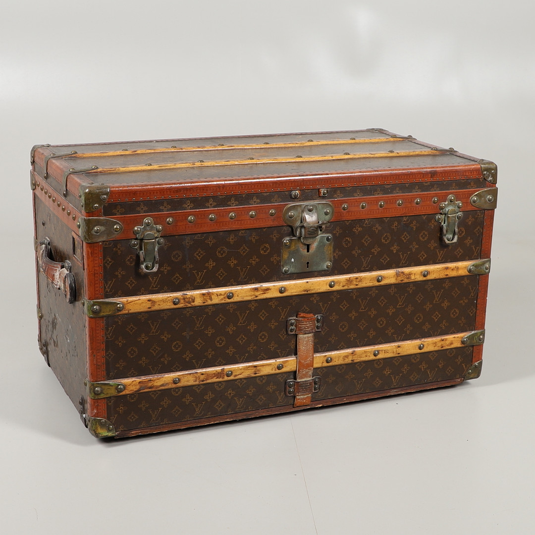 VINTAGE LOUIS VUITTON TRUNK. - Image 9 of 49