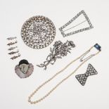 A QUANTITY OF ASSORTED PASTE SET JEWELLERY.