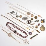 A QUANTITY OF JEWELLERY.