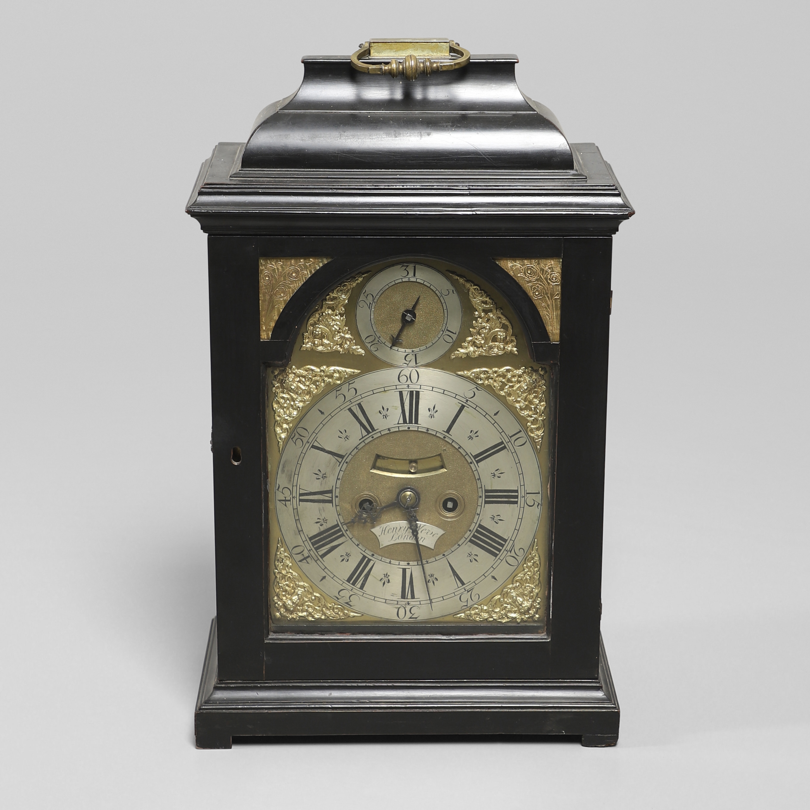 AN EARLY-MID 18TH CENTURY EBONISED BRACKET CLOCK.