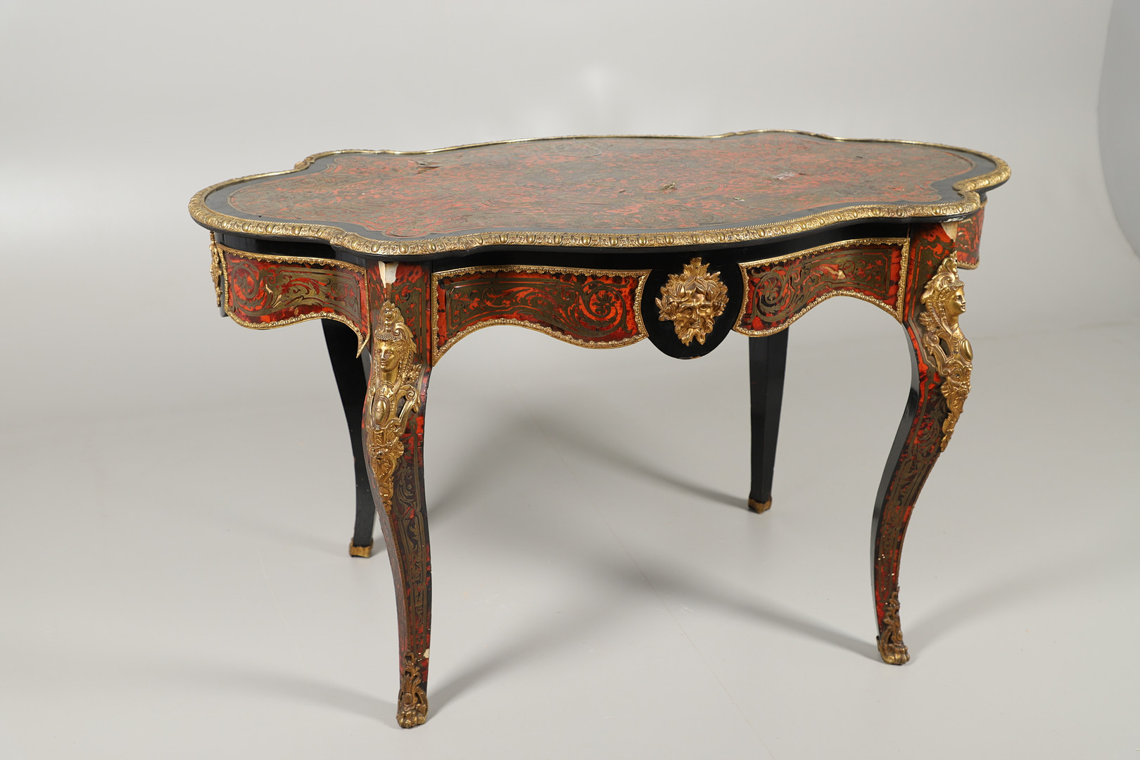 A 19TH CENTURY FRENCH BOULLE CENTRE TABLE. - Image 10 of 12