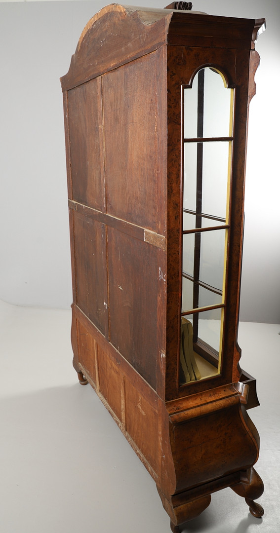 A WILLIAM & MARY STYLE BURR WALNUT DISPLAY CABINET. - Image 6 of 6