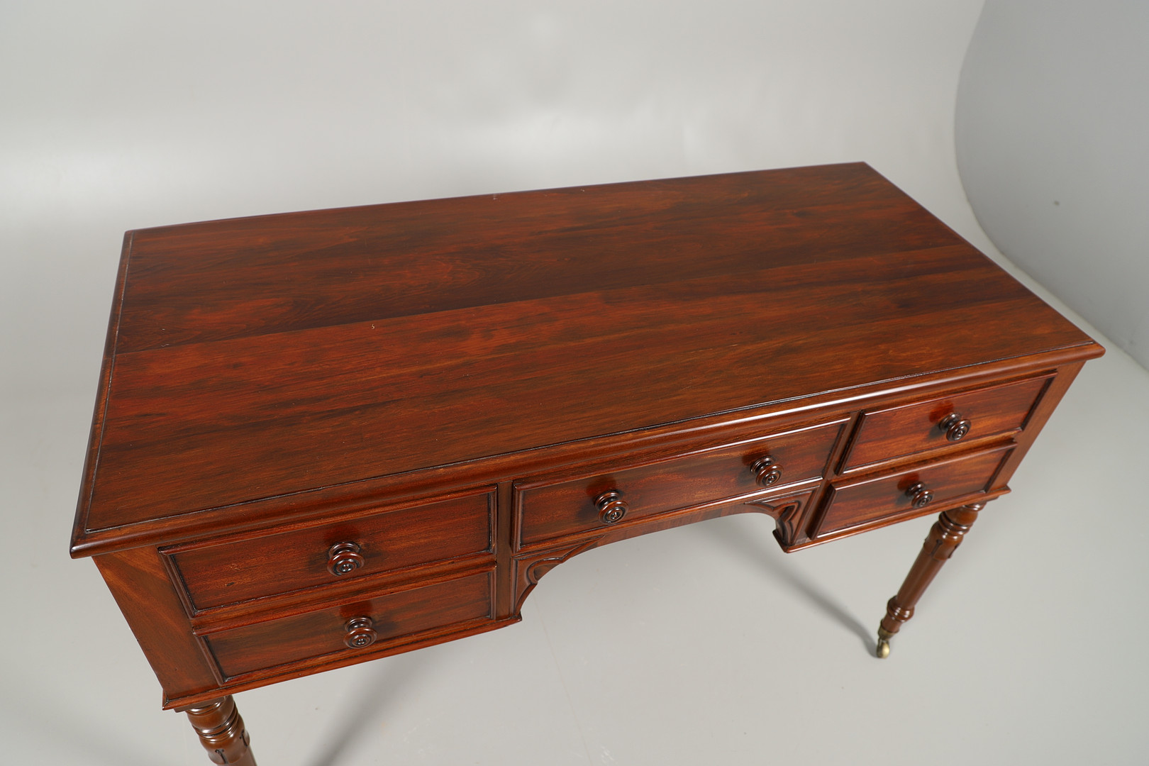 A WILLIAM IV MAHOGANY SIDE TABLE. - Image 3 of 8