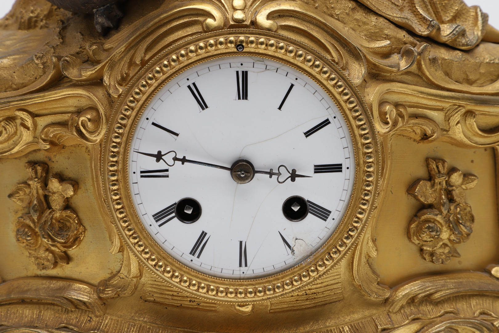 A FRENCH GILT METAL FIGURAL MANTEL CLOCK. - Image 3 of 14