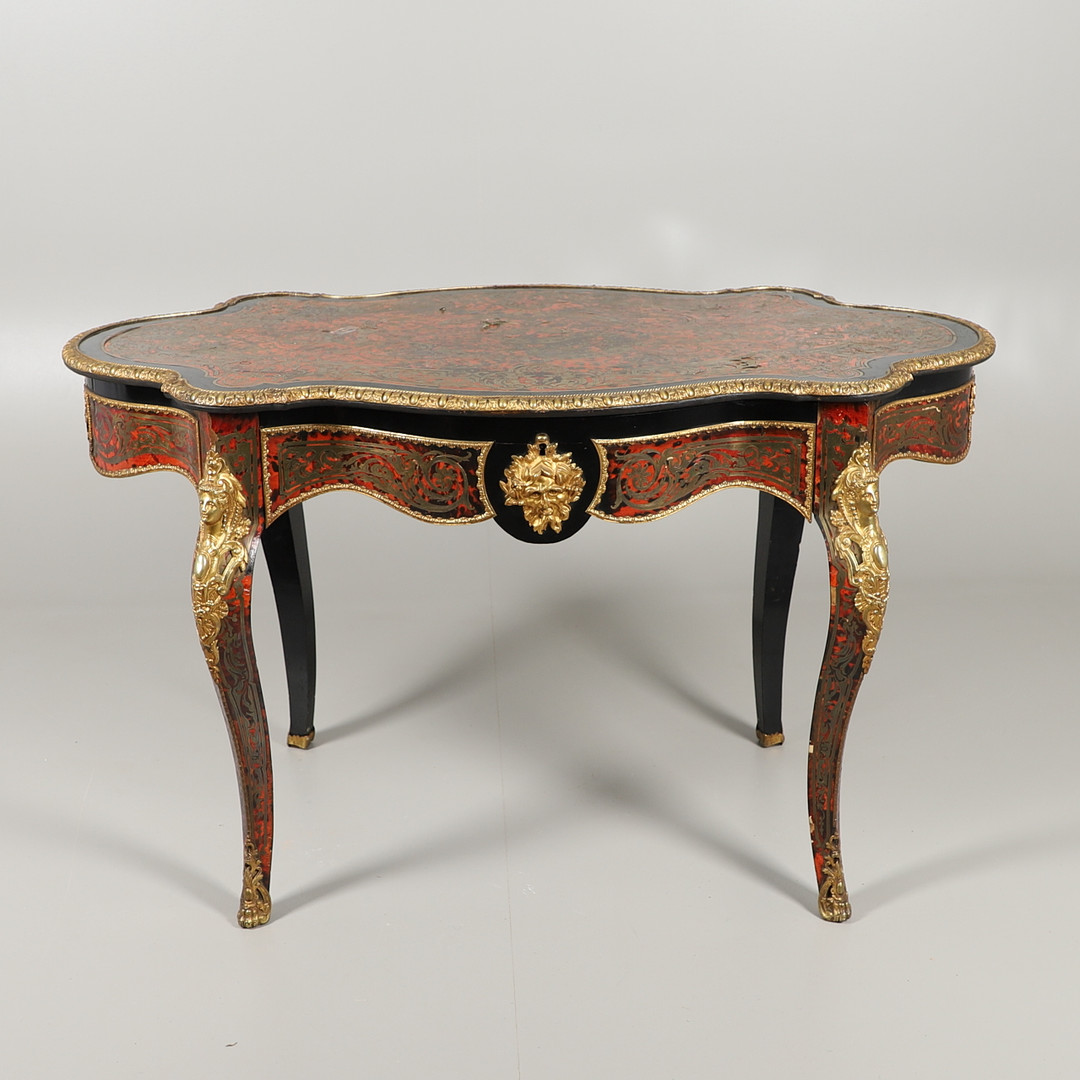 A 19TH CENTURY FRENCH BOULLE CENTRE TABLE. - Image 3 of 12