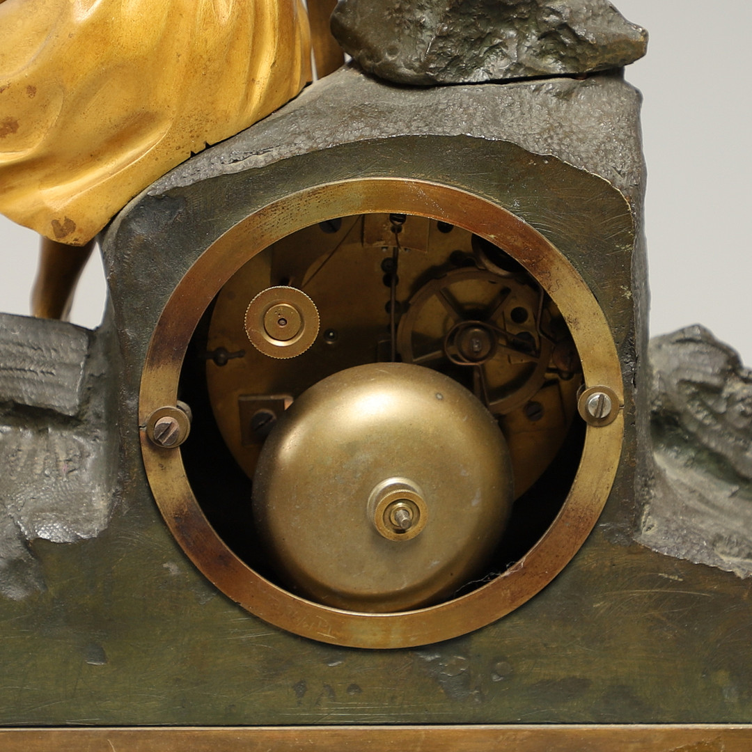 A FRENCH BRONZE AND GILT METAL MANTEL CLOCK. - Image 8 of 9