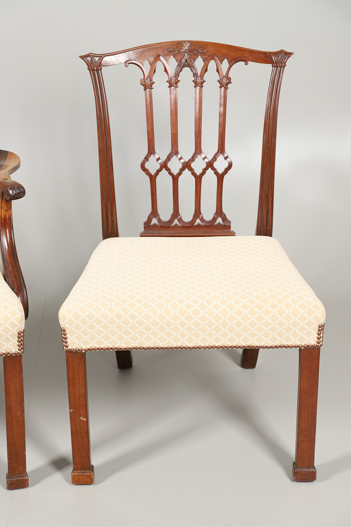 A SET OF SIX GEORGE III MAHOGANY DINING CHAIRS. - Image 9 of 11