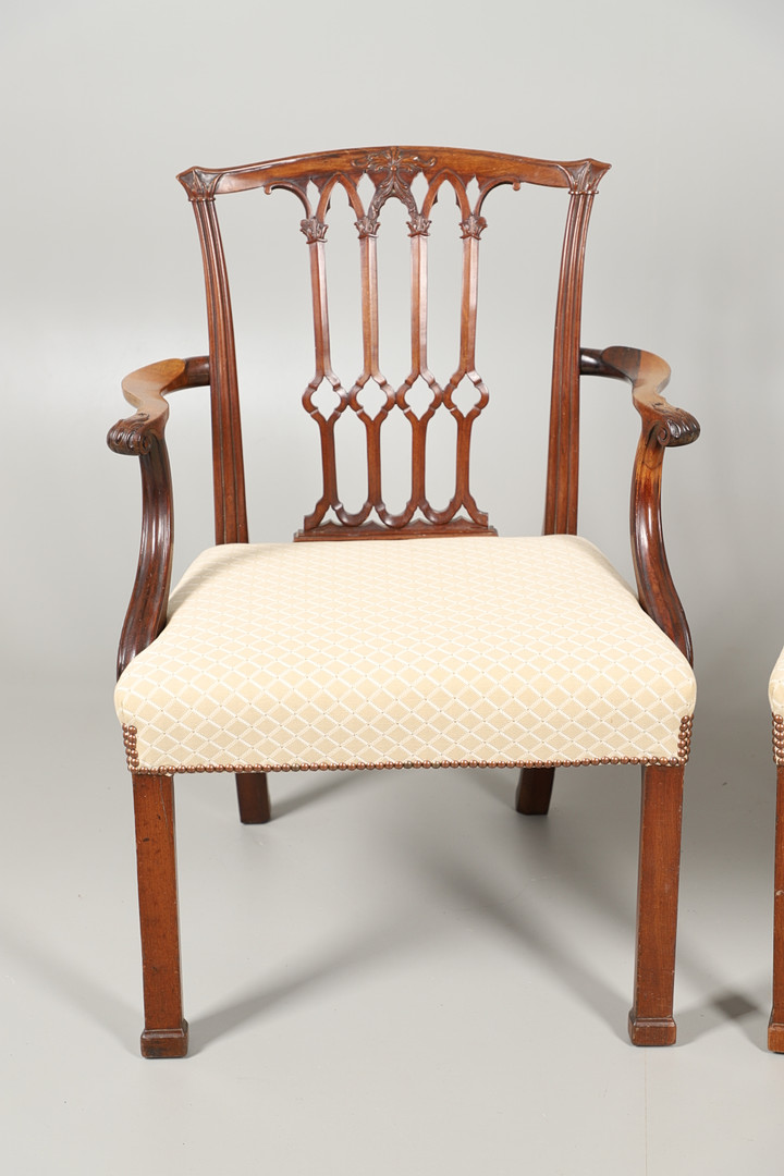 A SET OF SIX GEORGE III MAHOGANY DINING CHAIRS. - Image 8 of 11