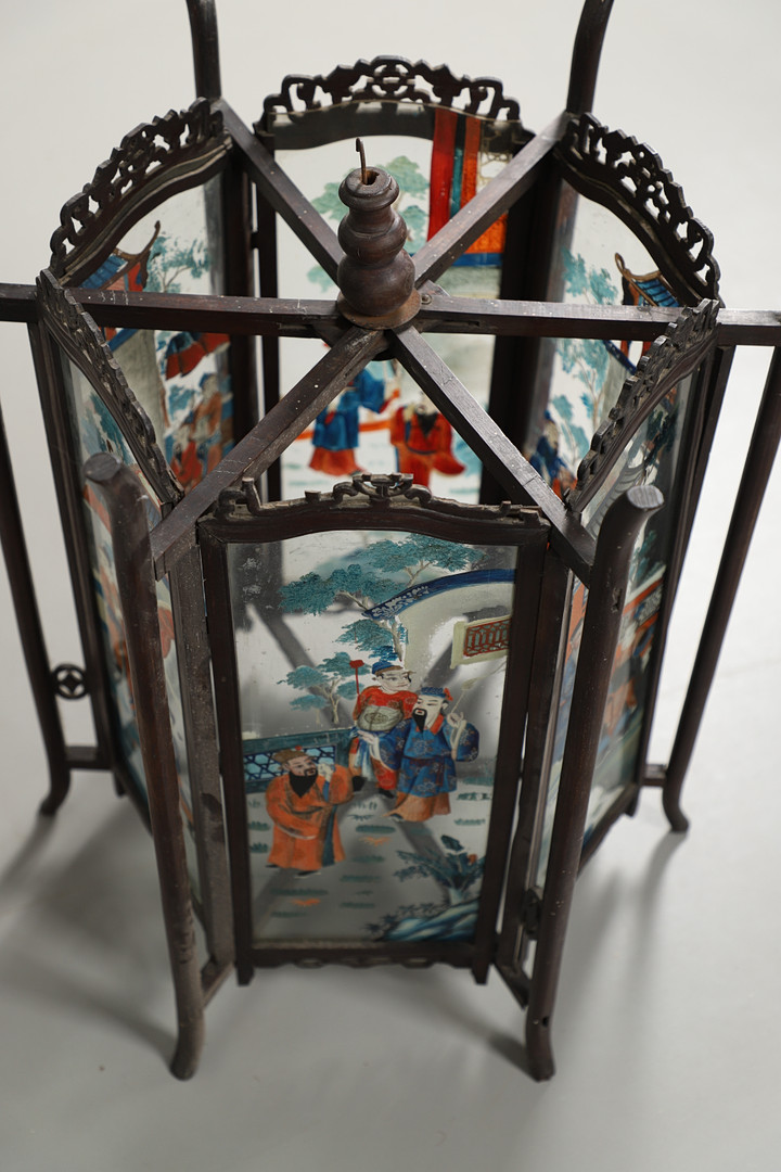 A LARGE CHINESE GLASS LANTERN. - Image 7 of 10