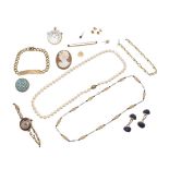 A QUANTITY OF JEWELLERY.