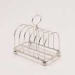 A LATE VICTORIAN TOAST RACK.