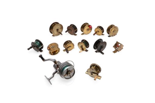 HARDY - VINTAGE ALTEX FISHING REEL & VARIOUS VINTAGE BRASS REELS. - Image 1 of 19