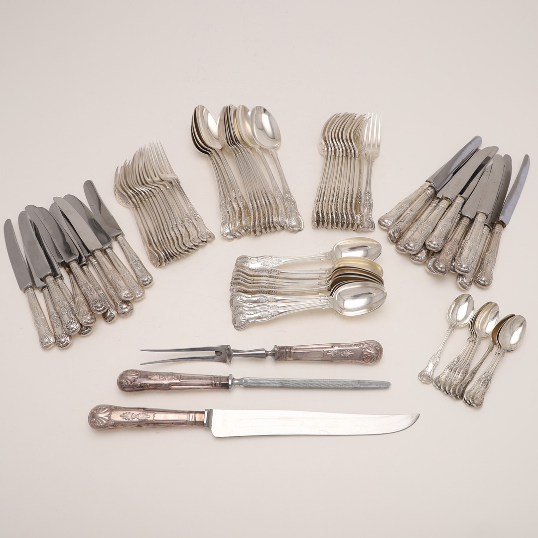 AN EARLY 20TH CENTURY MATCHED PART-CANTEEN OF KING'S PATTERN FLATWARE & CUTLERY:-. - Image 2 of 13