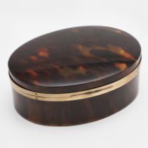 A GEORGE V 9CT. GOLD MOUNTED TORTOISESHELL BOX.