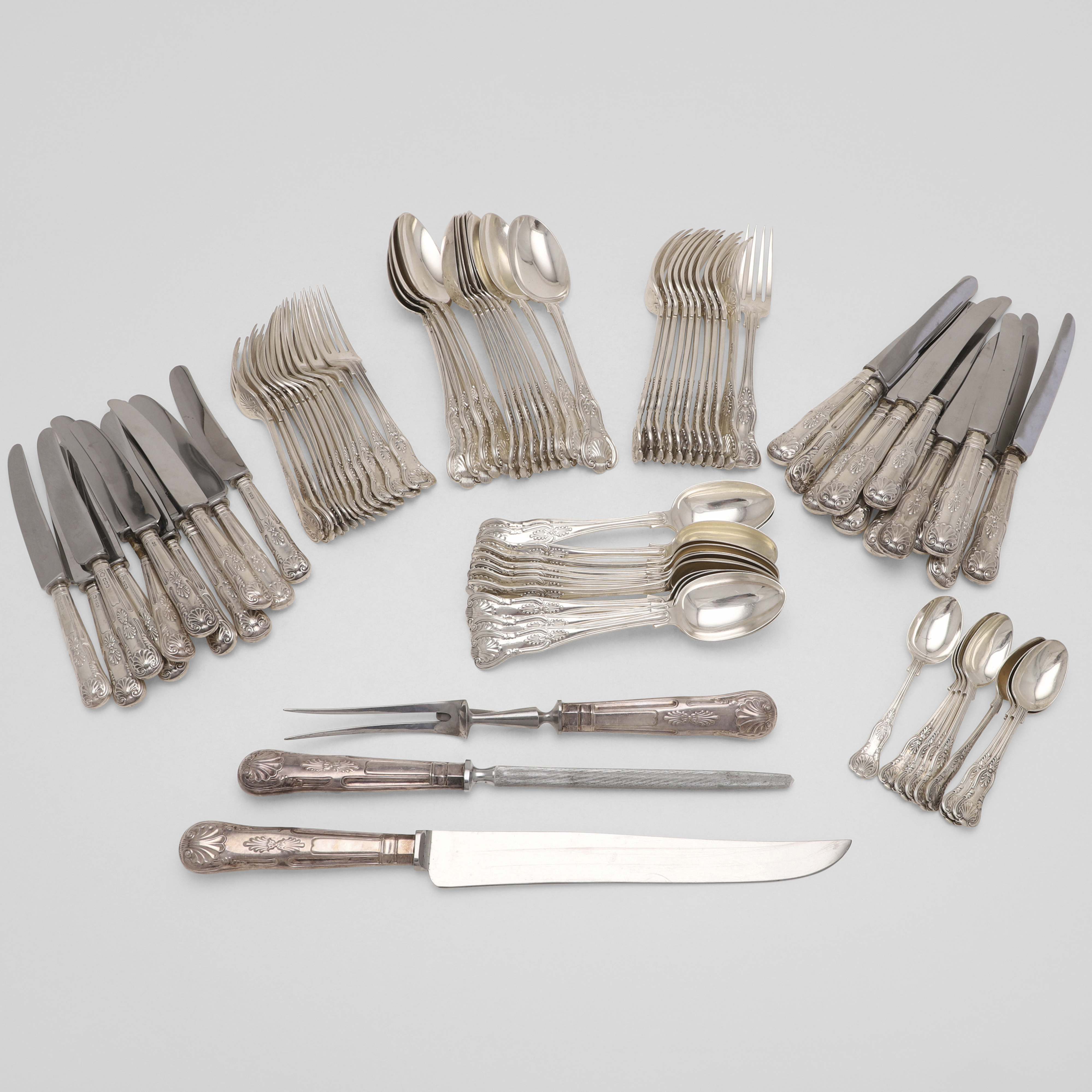 AN EARLY 20TH CENTURY MATCHED PART-CANTEEN OF KING'S PATTERN FLATWARE & CUTLERY:-.