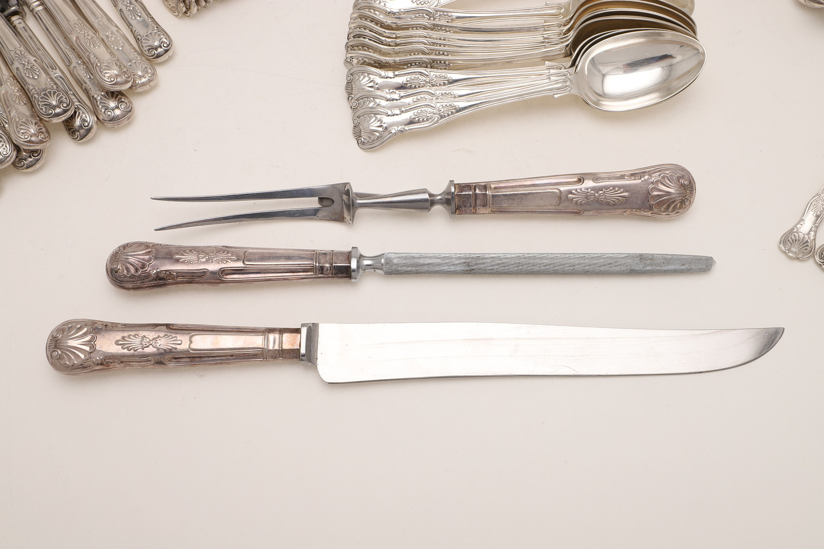 AN EARLY 20TH CENTURY MATCHED PART-CANTEEN OF KING'S PATTERN FLATWARE & CUTLERY:-. - Image 3 of 13
