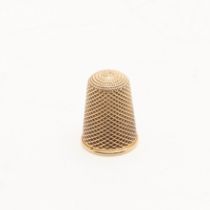 AN 18CT. GOLD THIMBLE.