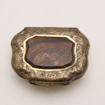 A GEORGE II GILT-COPPER SNUFF BOX.