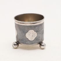 A LATE 19TH CENTURY RUSSIAN NIELLOWORK VODKA CUP.