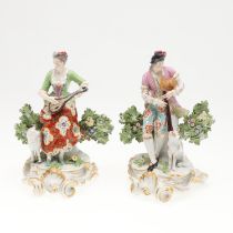 LARGE PAIR OF CHELSEA STYLE PORCELAIN FIGURES.