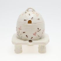 BELLEEK FIRST PERIOD HONEY POT.