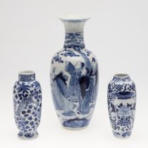 CHINESE BLUE & WHITE VASES.