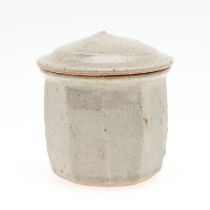 RICHARD BATTERHAM (1936-2021) - LIDDED JAR. (d)