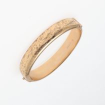 A 9CT GOLD HALF HINGED BANGLE.