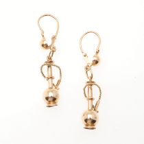 A PAIR OF 18CT GOLD DROP EARRINGS.