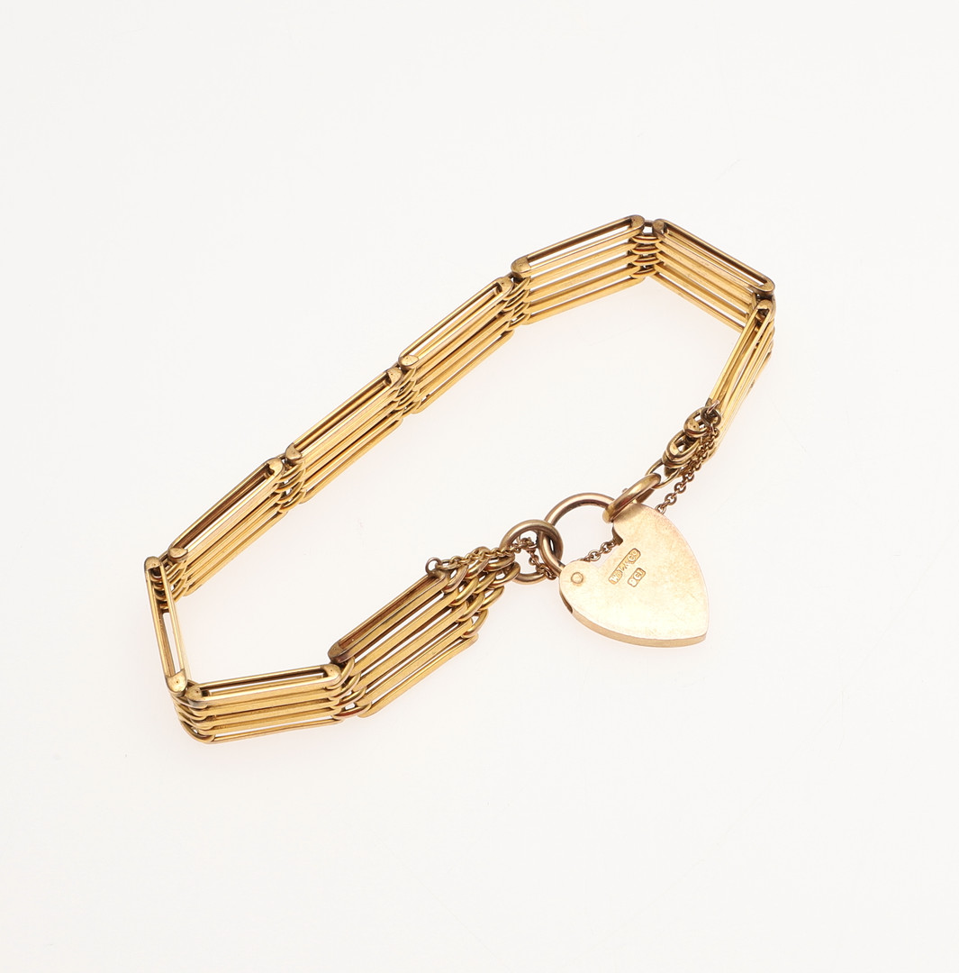 A 9CT GOLD GATE LINK BRACELET. - Image 3 of 3