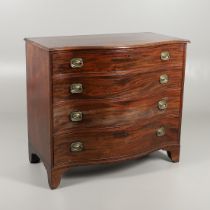A GEORGE III MAHOGANY SERPENTINE CHEST OF DRAWERS.