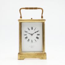 AN EARLY 20TH CENTURY FRENCH BRASS REPEATING CARRIAGE CLOCK.