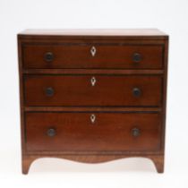 A 19TH CENTURY MAHOGANY TABLE TOP CHEST OF DRAWERS.