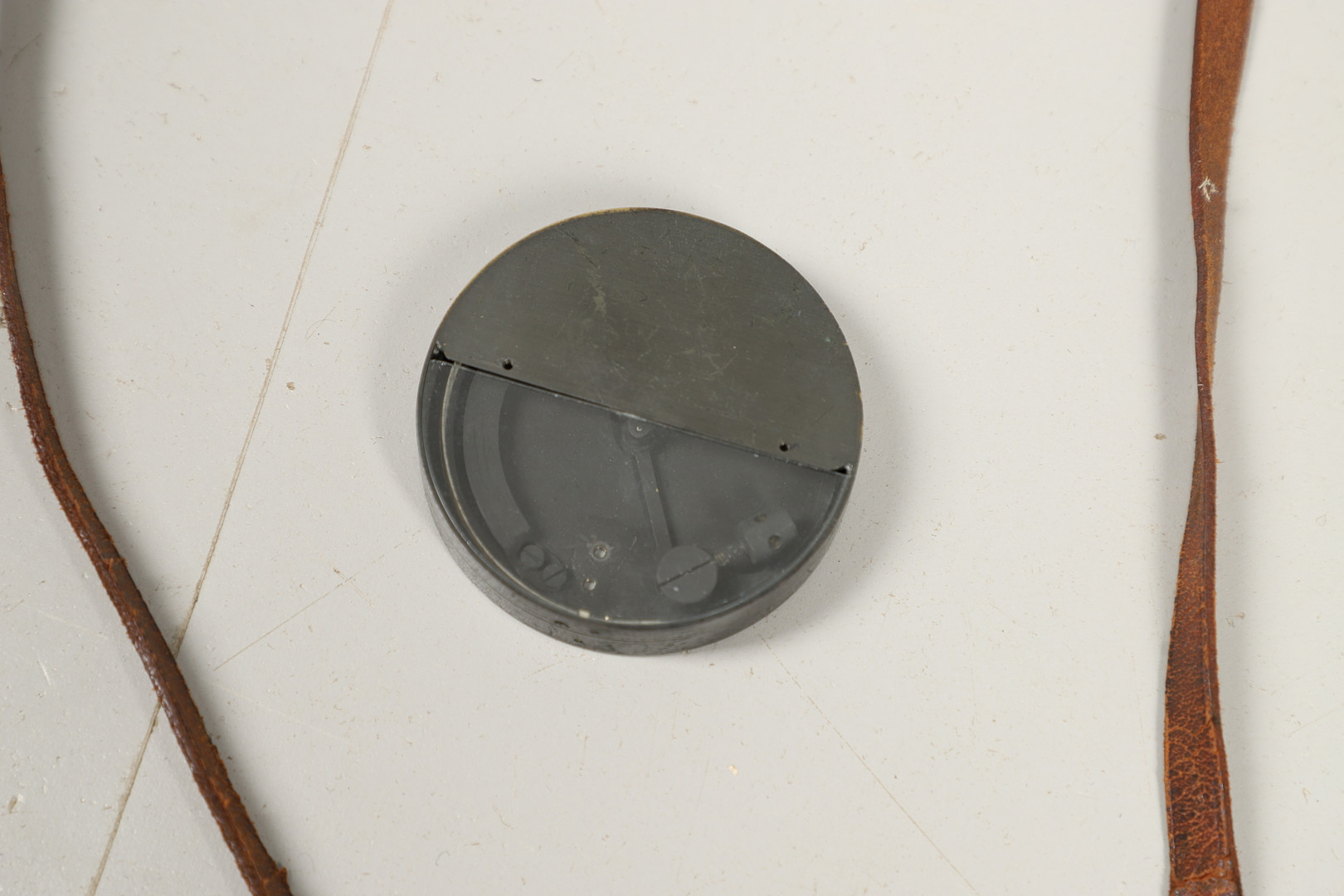 A FIRST WORLD WAR COMPASS, CLINOMETER AND OTHER ITEMS. - Image 16 of 17