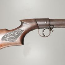 AN UNUSUAL .177 BSA CLUB AIR RIFLE.