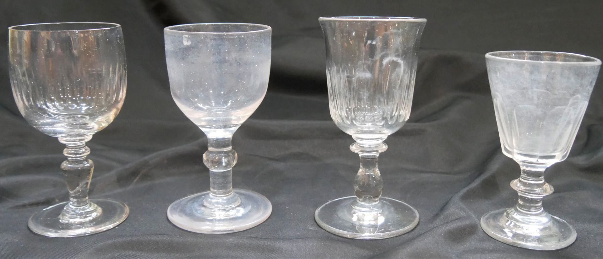 4 Teile Gläser aus Sammlung, dabei Biedermaier.