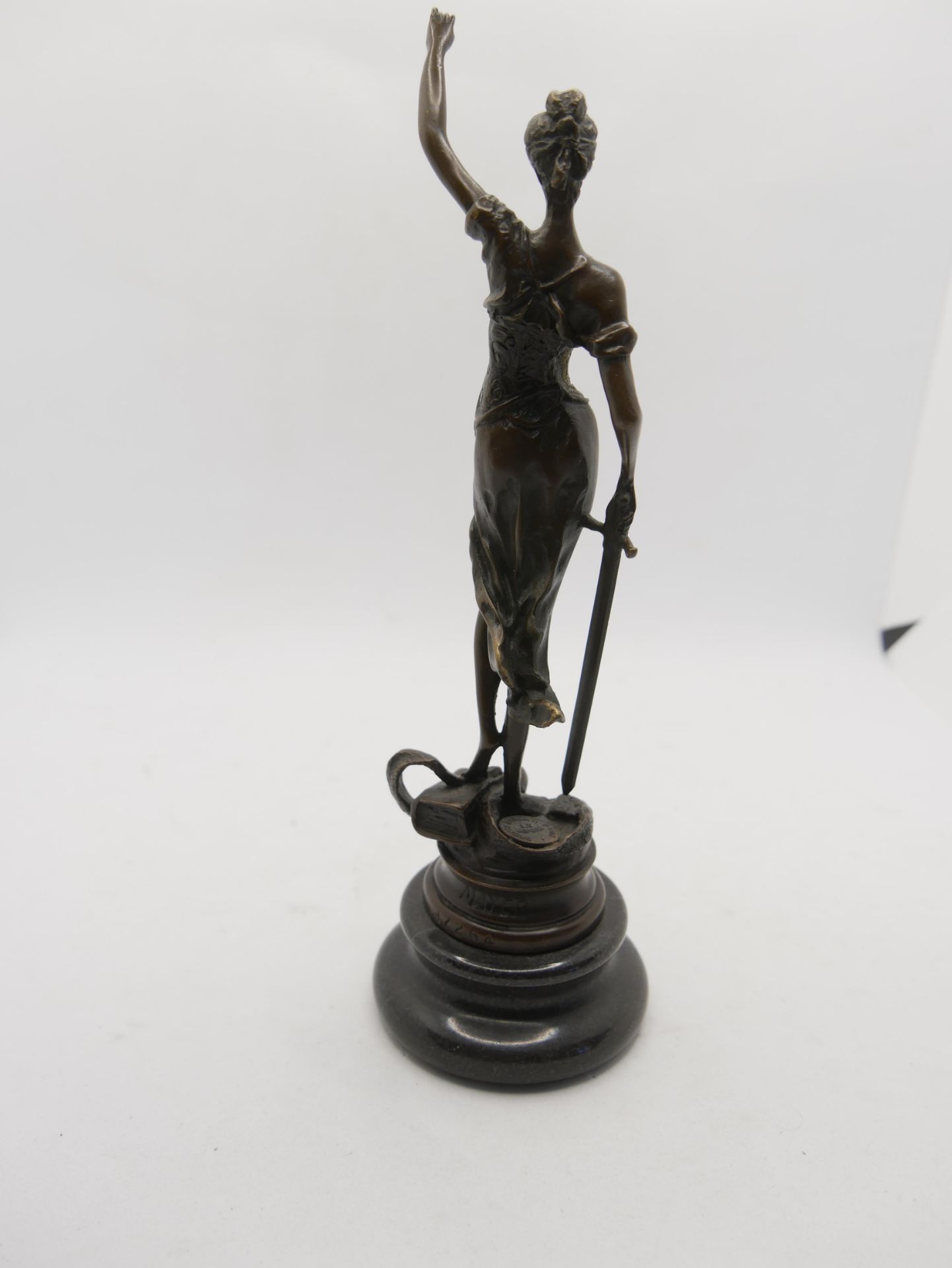 Bronze Figur " Justizia ", Waage fehlend, gemarkt Mayer, ca. 24 cm hoch. - Image 5 of 5