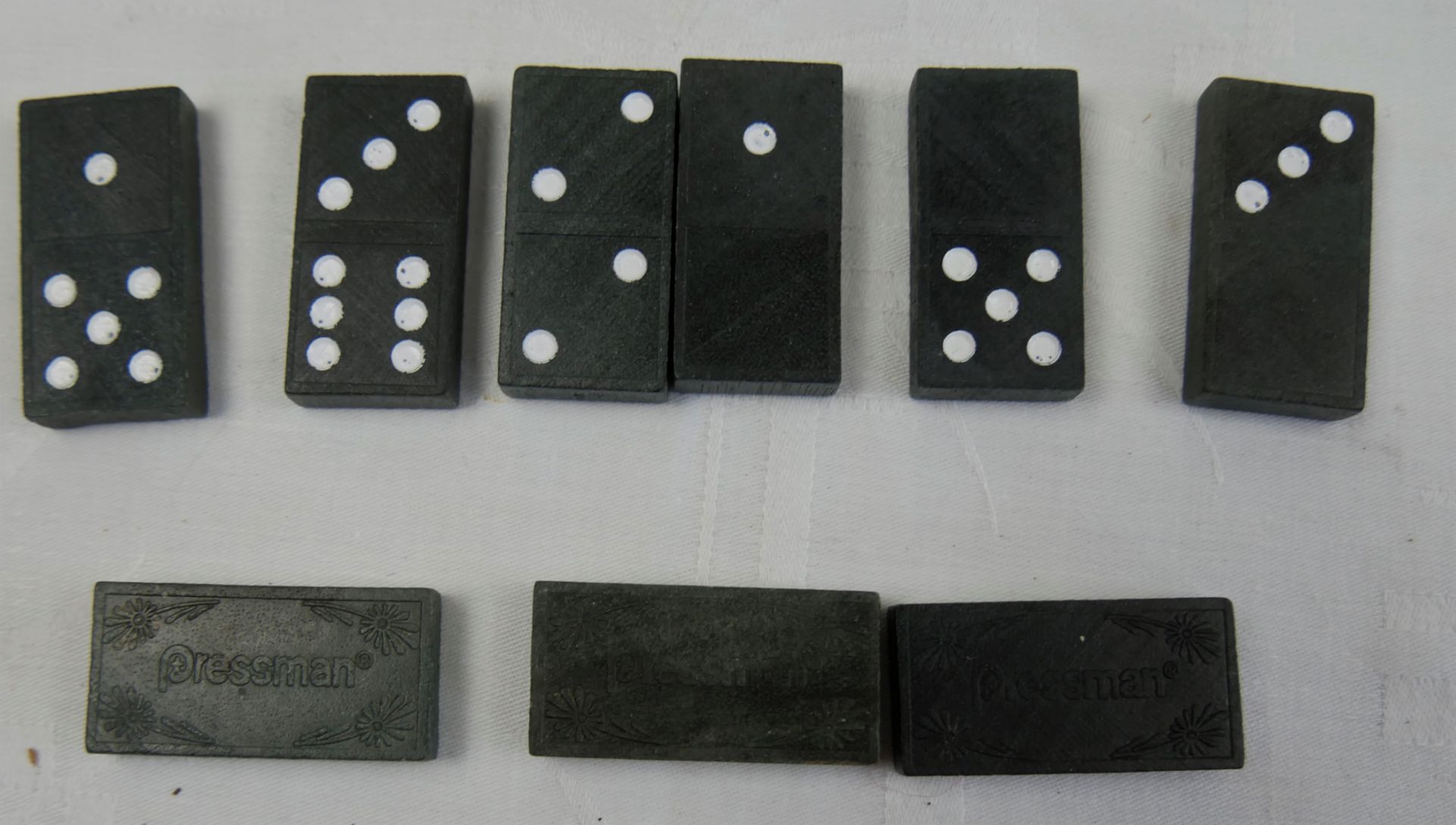 unvollständiger Satz Pferdekopf-Dominos für die 1950er ?, Diese sind aus Holz, wahrscheinlich von - Image 2 of 2