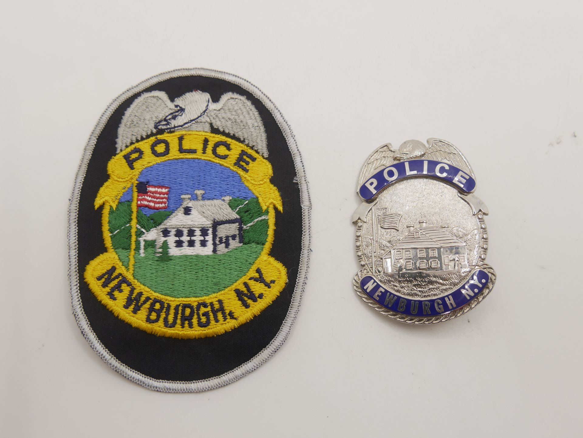 Aus Sammelauflösung! Lot Aufnäher / Patches sowie 1 Marke "Police Newburgh N.Y." insgesamt 2