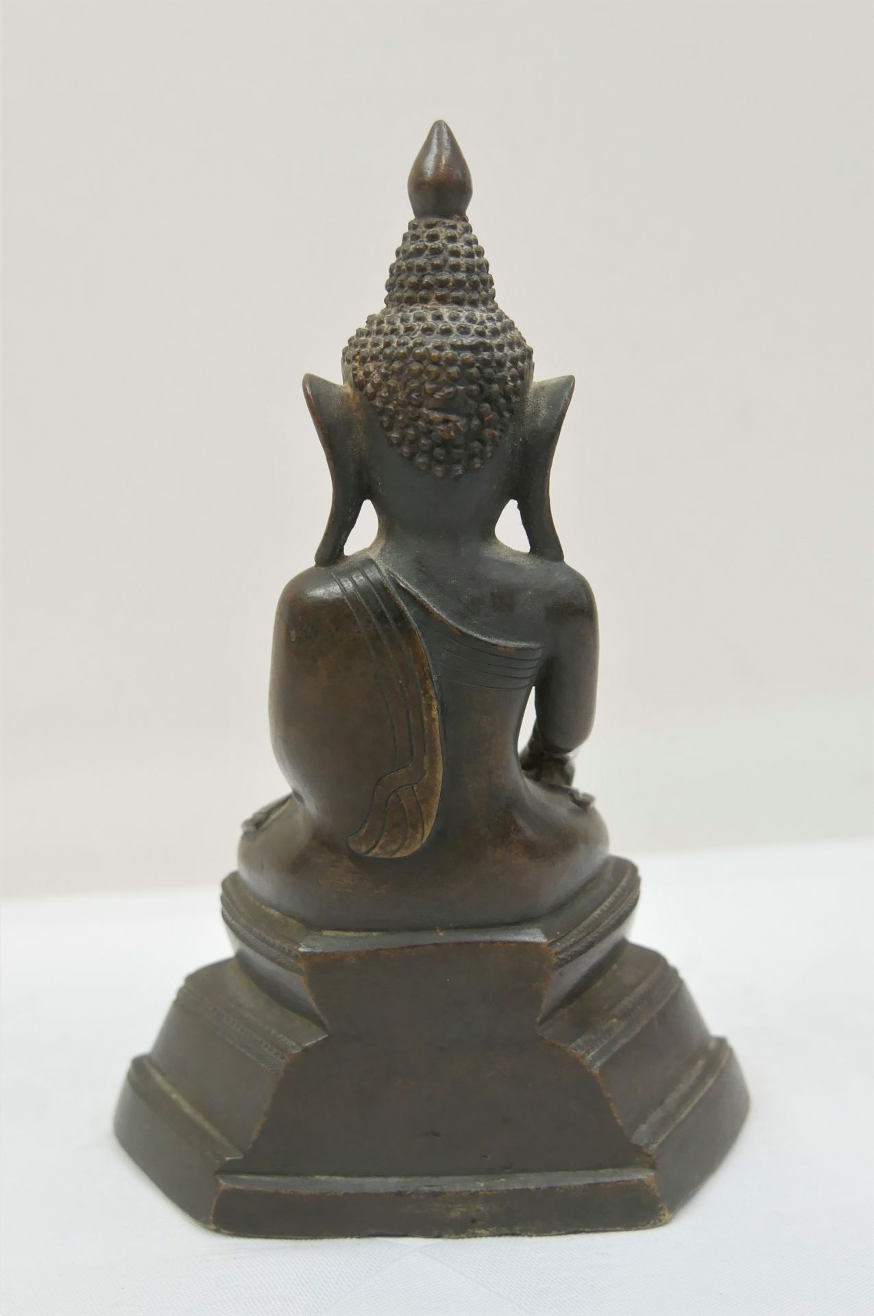 Buddha Figur, Höhe ca. 15,5 cm wohl 19 Jahrhundert - Bild 2 aus 2