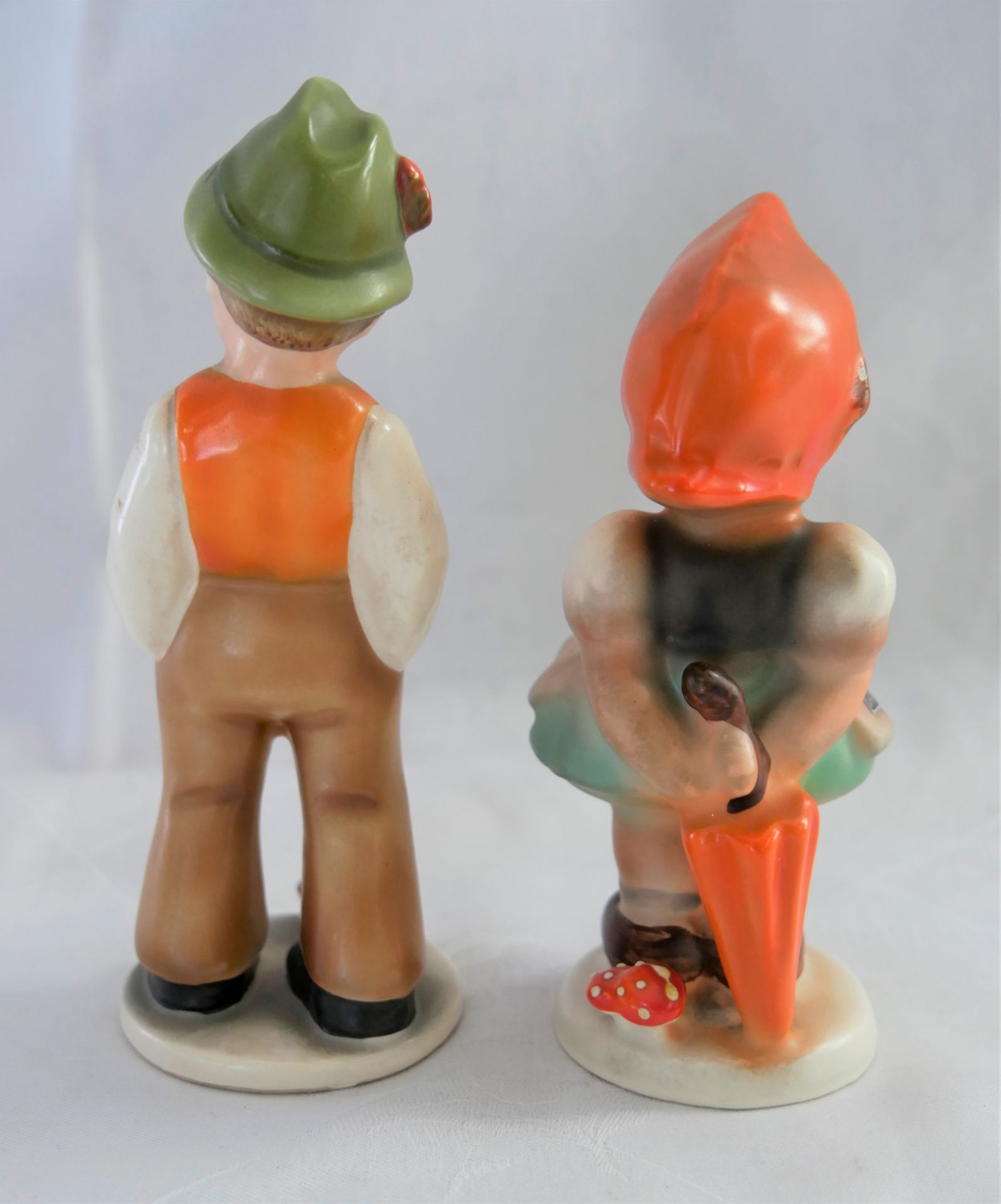 Cortendorf, 2 Keramikfiguren "Mädel & Bub". Höhe Bub ca. 14 cm - Bild 2 aus 3