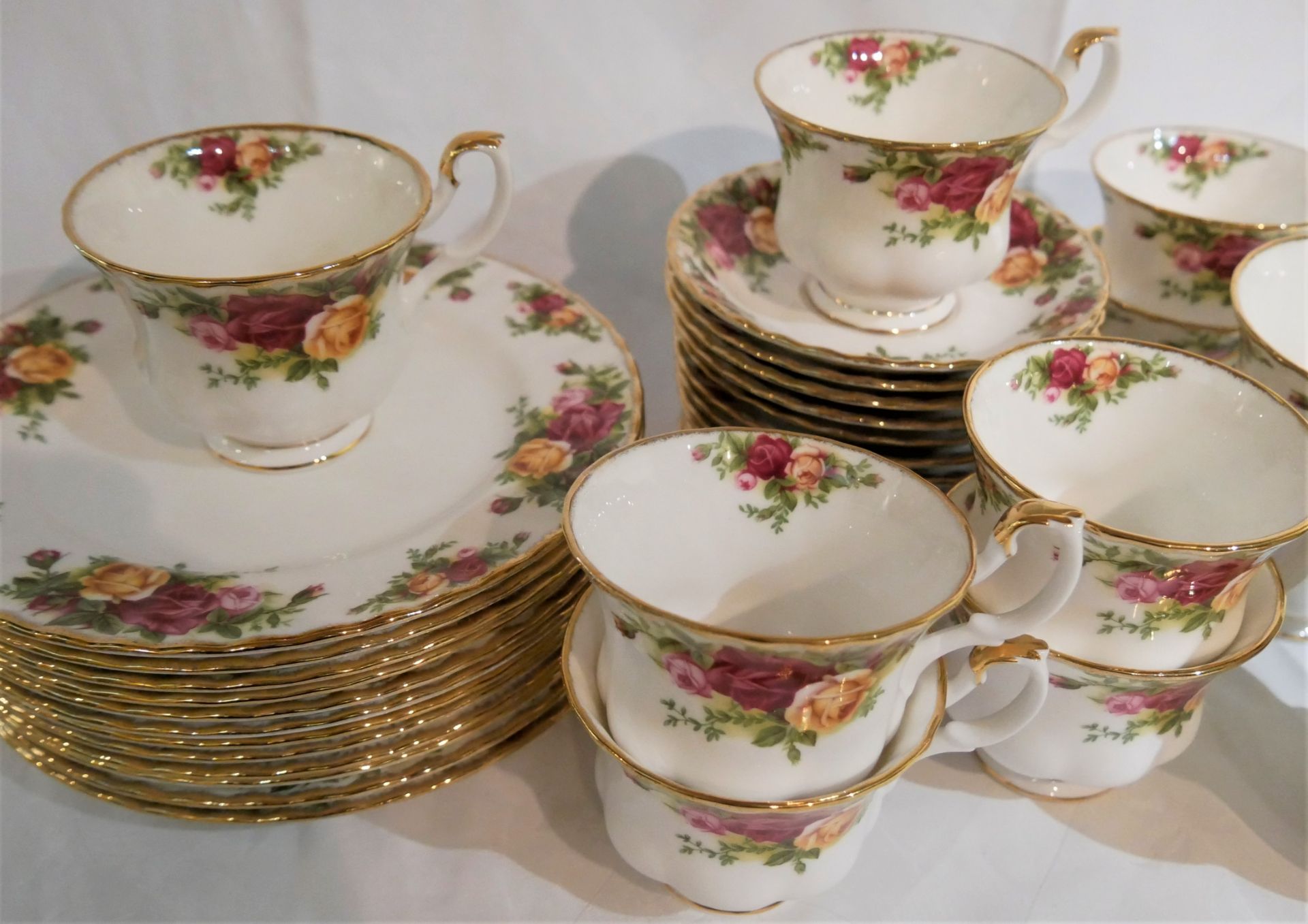 Royal Albert, Bone China, Old Country Roses Kaffeeservice, 12teilig. Bestehend aus 12 - Image 2 of 3