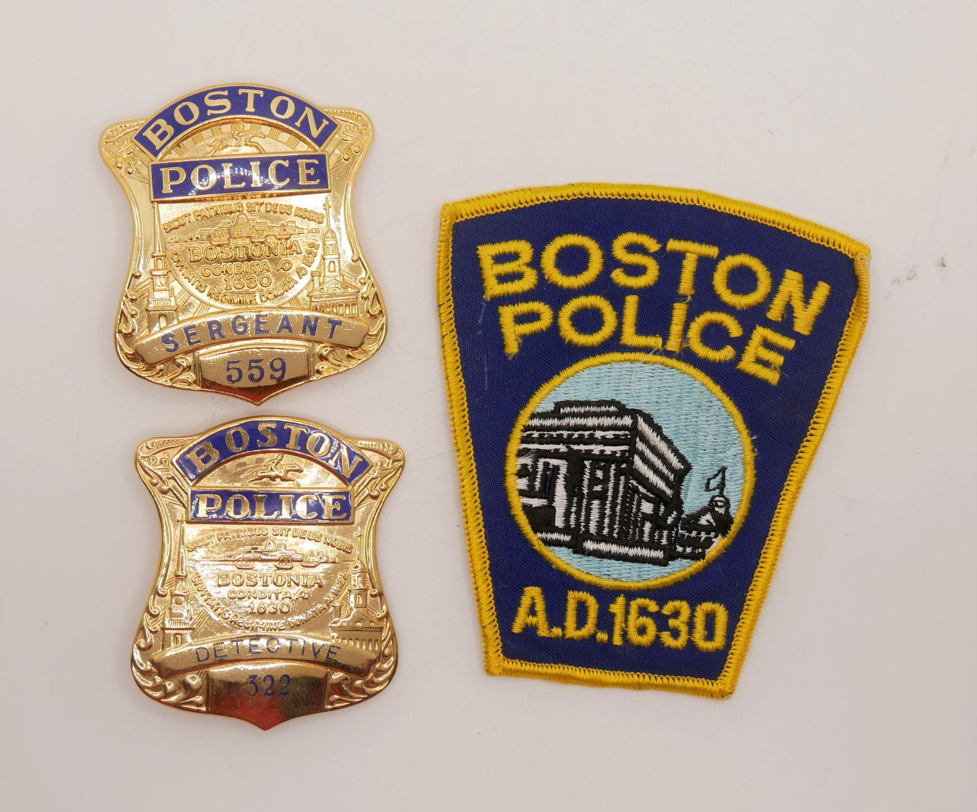 Aus Sammelauflösung! Aufnäher / Patches sowie 2 Marke "Boston Police" insgesamt 3 Stück. Bitte