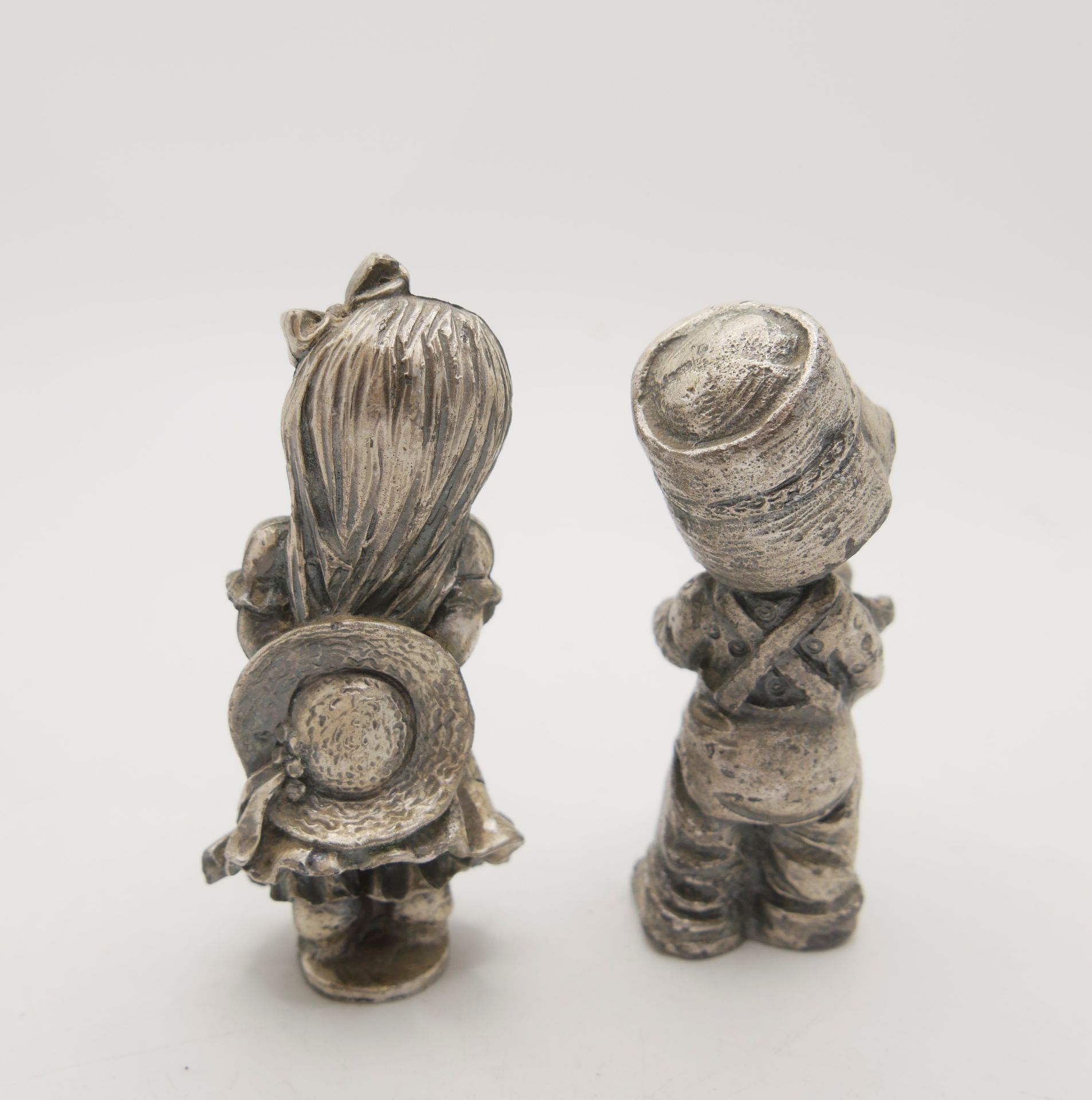 2 Zinn Figuren "Junge und Mädchen" Höhe ca. 9 cm. Schwere Ausführung. Bitte besichtigen - Image 2 of 2