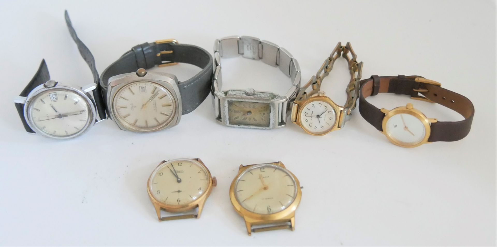 Lot Herren- und Armbanduhren, verschiedene Modelle, dabei auch viele mechanische